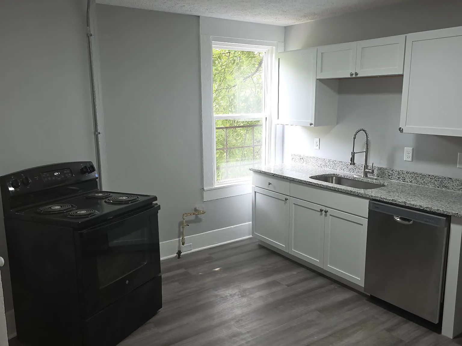 2 bed, 850 sqft, $1,375 — Photo 4