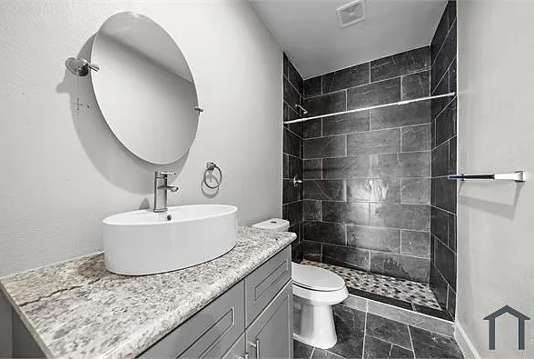 614 35th St #2 — Photo 3