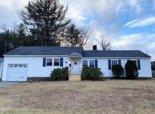 7 Hughes Ct, Queensbury, NY 12804