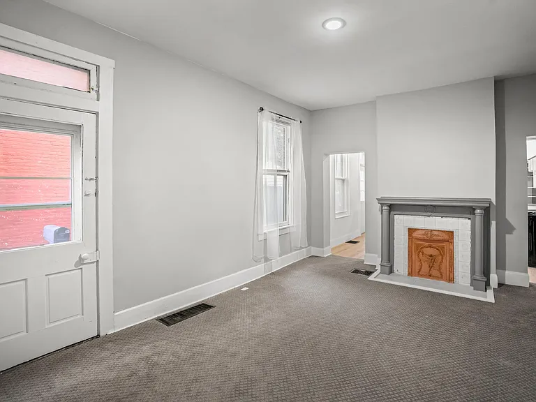 1019 York St — Photo 3