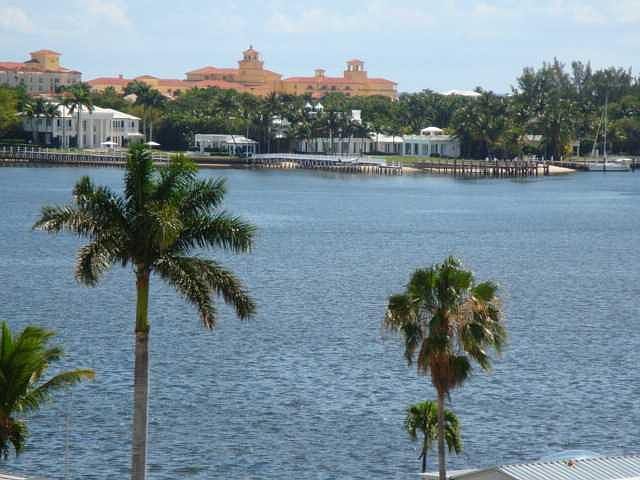 Home For Sale In The Moorings