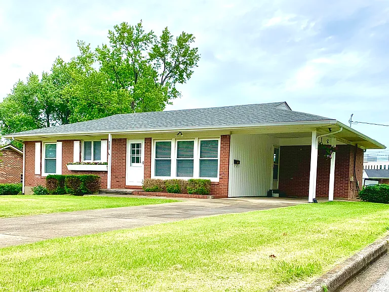 108 Westwood Dr — Photo 1