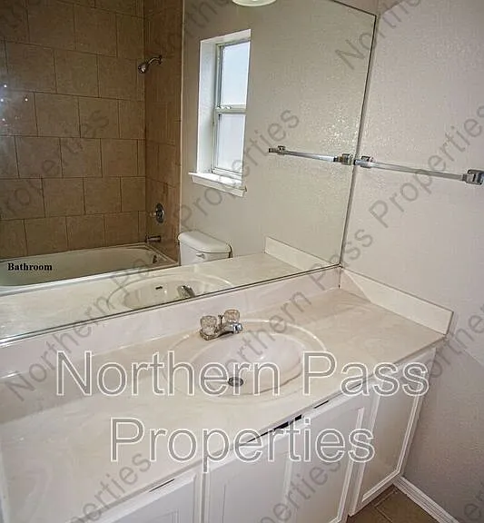 528 Green Village Ct #B — Photo 19
