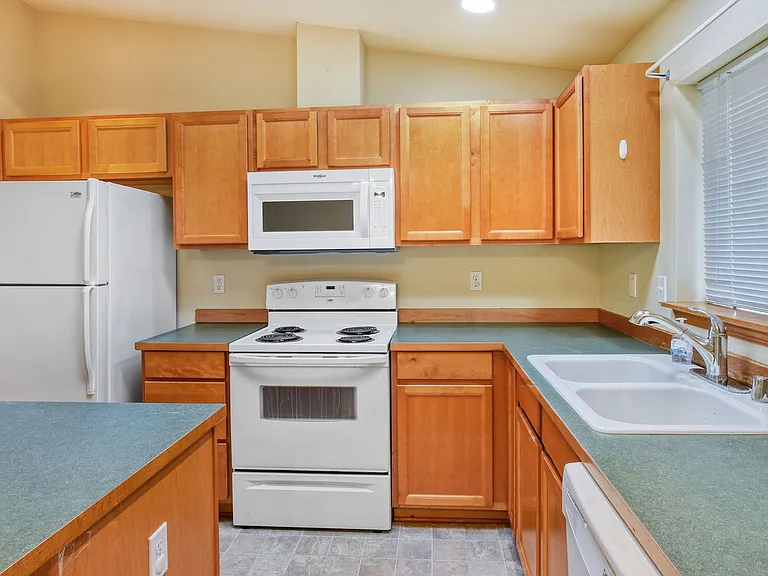 7848 32nd St NE — Photo 4