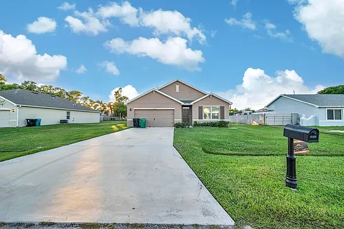 2538 SE Rock Springs Dr Photo 1