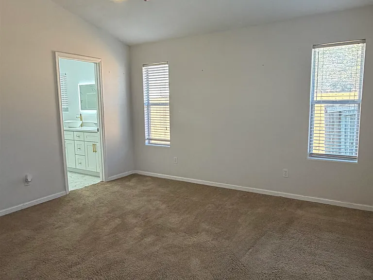 4904 Parkview Ct — Photo 10