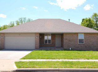 1117 S Casa Grande Ave, Springfield, MO 65802