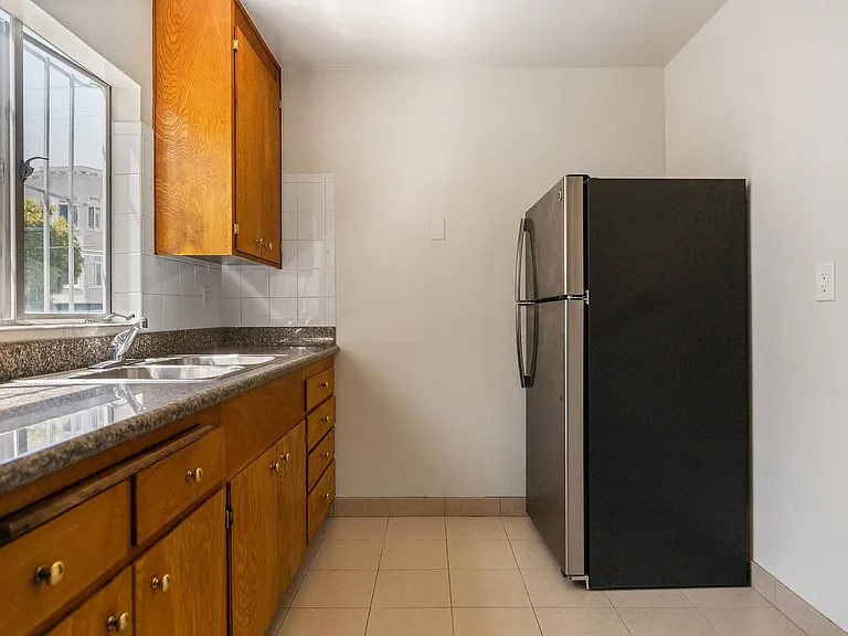 679 Green Street — Photo 11