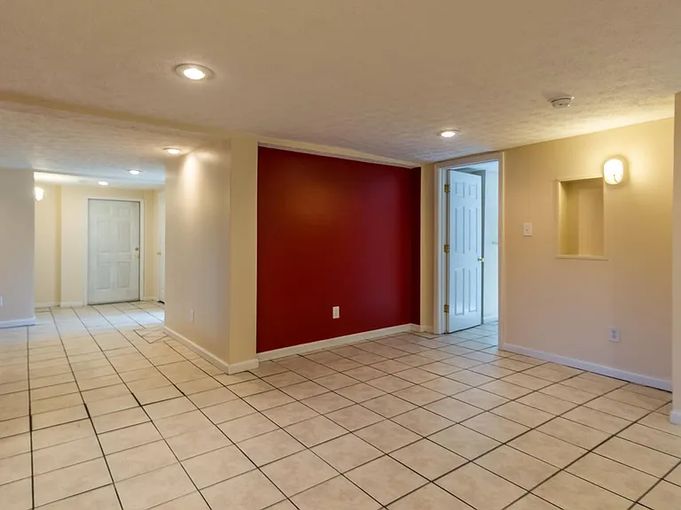 1218 N College — Photo 12