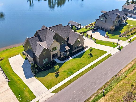 4th image of 2044 Blackridge Rd