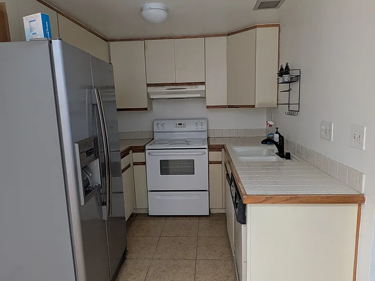 Kitchen with included refrigerator, dishwasher, stove/oven, & in-sink disposer