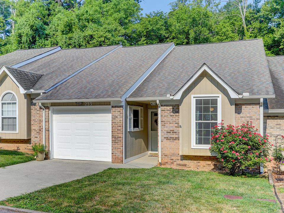 1st image of 233 Camelot Ct