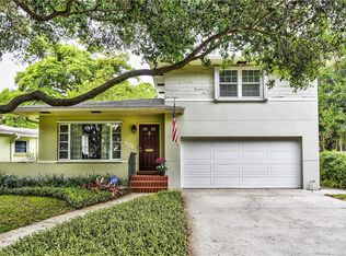 2312 Woodlawn Cir E, Saint Petersburg, FL 33704