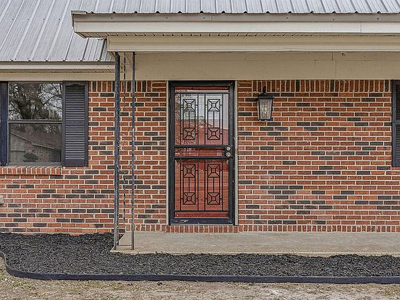3rd image of 1404 Normandy Ln
