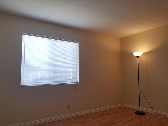 4th image of 10944 Worthing Ave