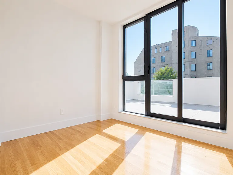475 Herkimer St #4R — Photo 7