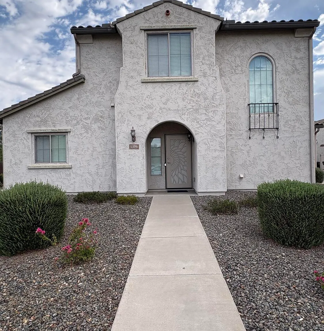 3 bed, 2.5 bath, 1661 sqft, $2,349 — Photo 1
