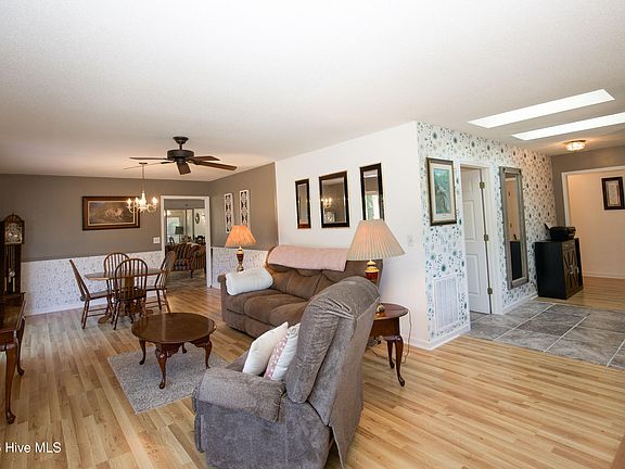 5th image of 100 Oak Hills Road