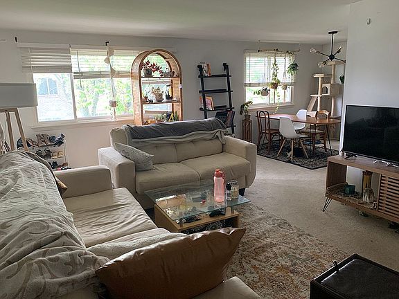 2nd image of 135 Old Lyme Dr APT 8