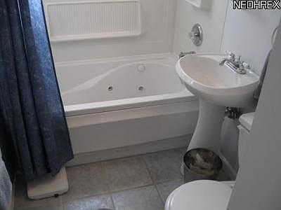 4th image of 9415 Pinegrove Ave