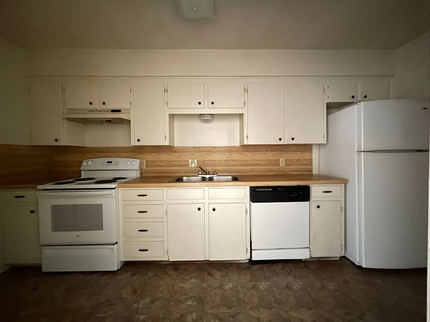 201 W Lincoln — Photo 3