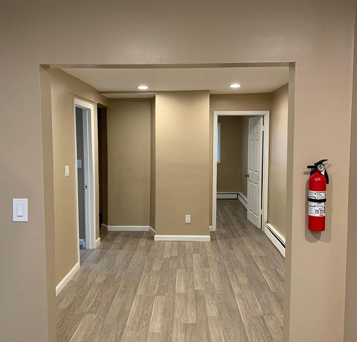4 bed, 1000 sqft, $2,200 — Photo 3