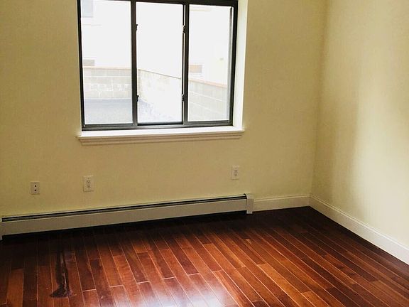 5th image of 14917 Sanford Ave #4C