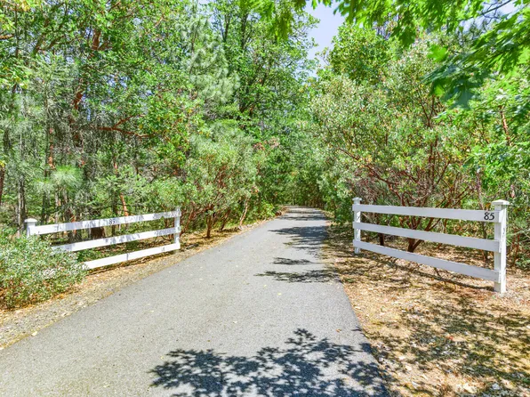 85 Anna Laura Dr, Jacksonville, OR 97530