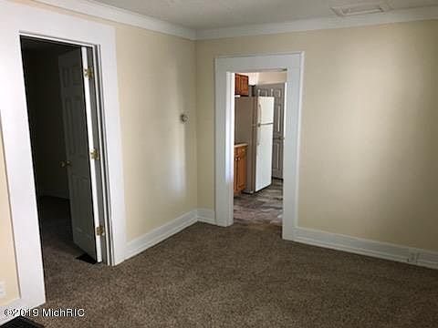 5th image of 935 Eastern Ave SE