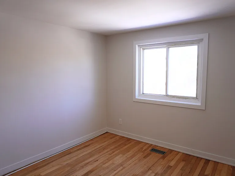 410 Tweedsmuir Ave #2 — Photo 5