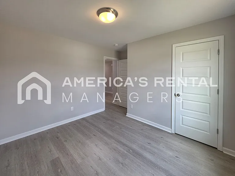10319 Squires Way — Photo 11