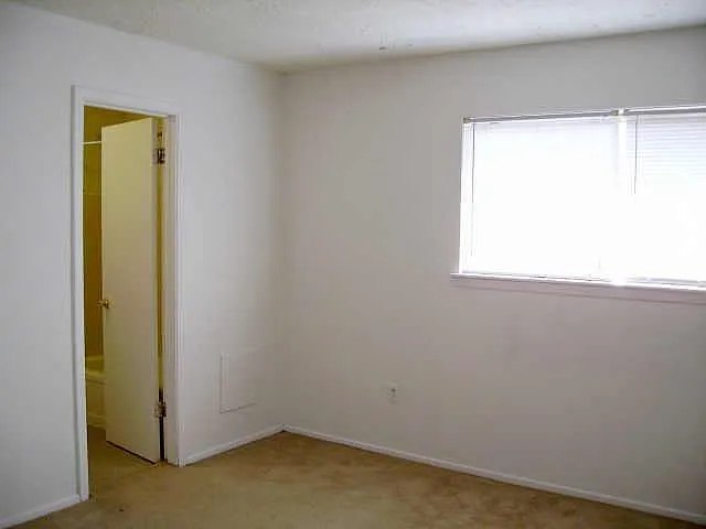 810 Terryhollow St — Photo 7