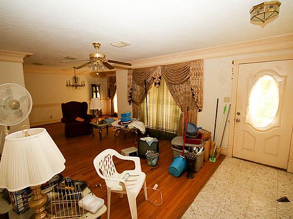 3rd image of 5209 Bacher St
