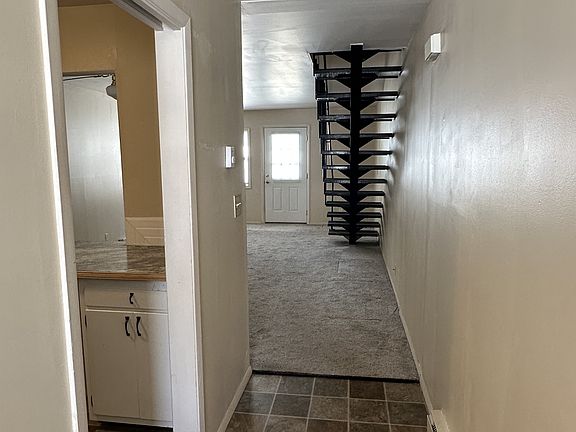 3rd image of 30 Norwich Ct
