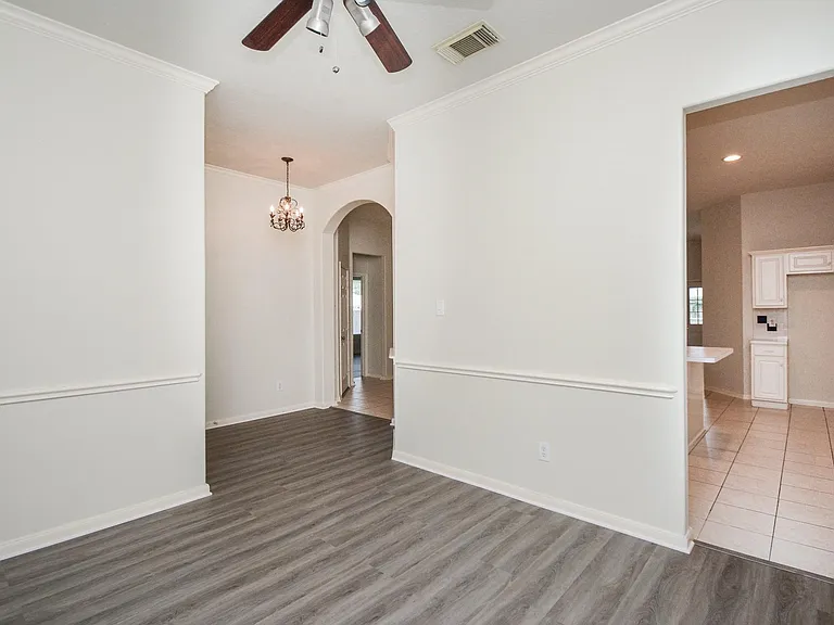 918 Tennyson Dr — Photo 5
