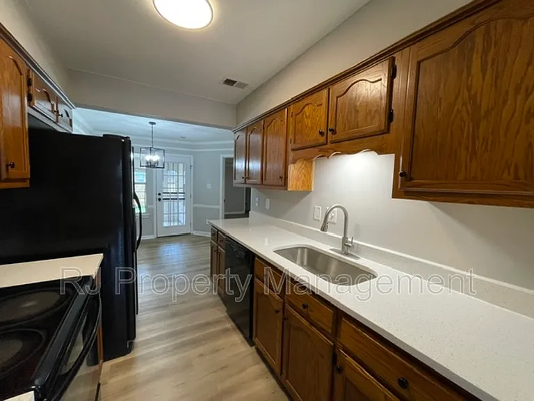 6913 Snyder Rd — Photo 7