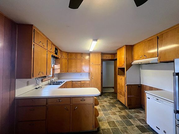 2nd image of 614 W 5th Ave N