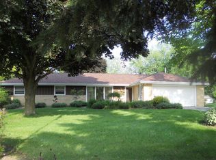 1190 Woodview Dr, Hubertus, WI 53033