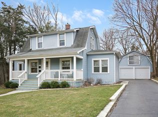 101 W Maple Ave, Roselle, IL 60172