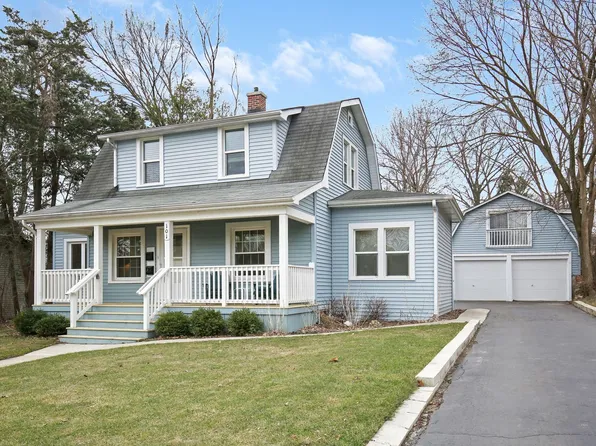 101 W Maple Ave, Roselle, IL 60172
