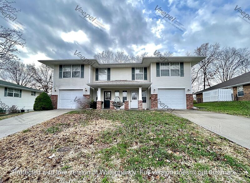 1st image of 820 SE Drew Ct