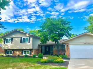8200 Longcreek Dr, Dayton, OH 45458