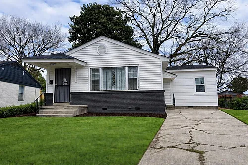 318 Red Oak St Photo 1