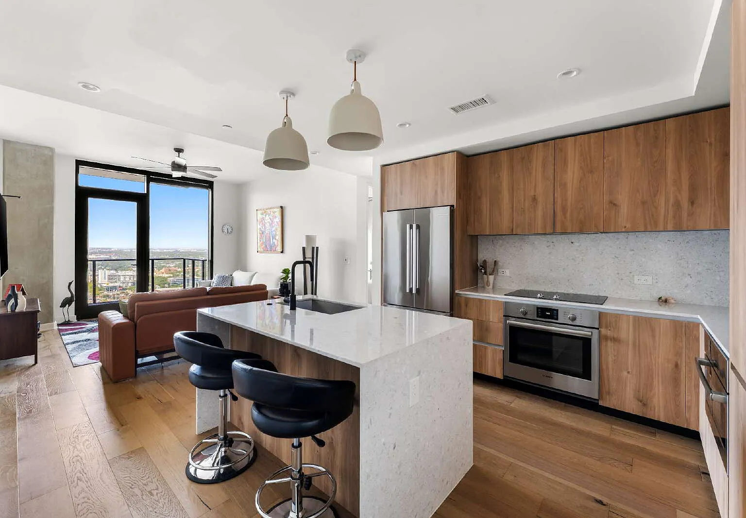 2 bed, 2.0 bath, 970 sqft, $6,495 — Photo 3