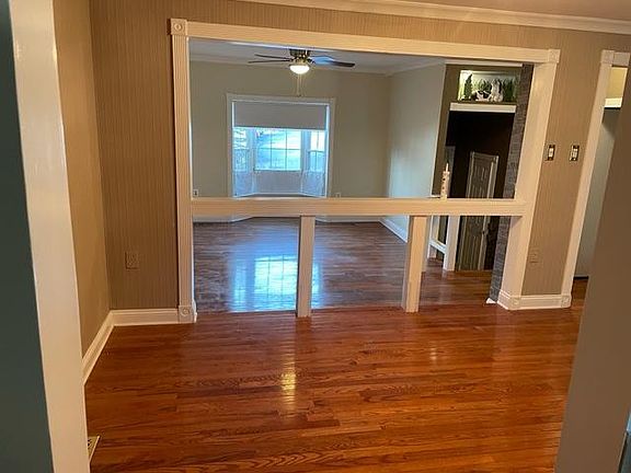 3rd image of 10045 Chestnut Wood Ln