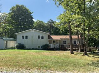 61 Plum Tree Ln, Berkeley Springs, WV 25411
