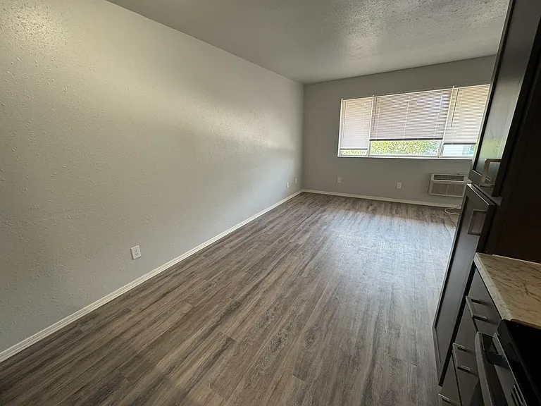 2411 W 2nd Ave #11 — Photo 3