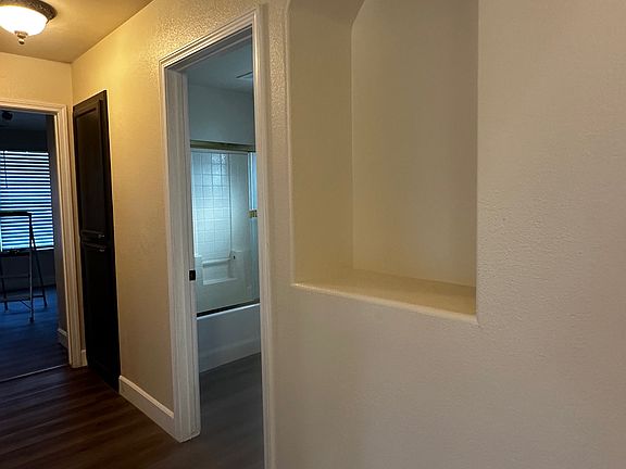 4th image of 2260 W Park Dr