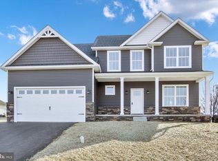 2421 Pikeside Dr, Greencastle, PA