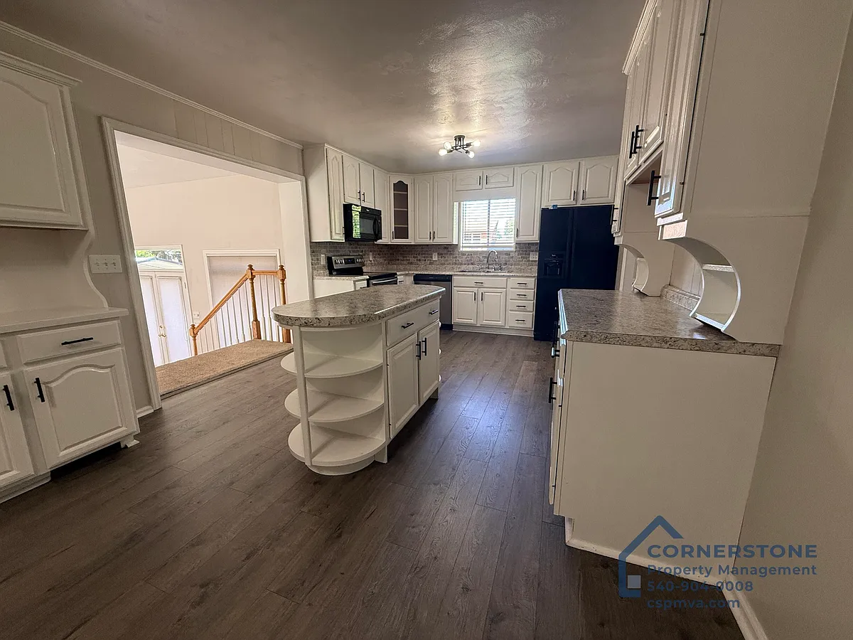 Building Photo - 3113 Clearview Dr